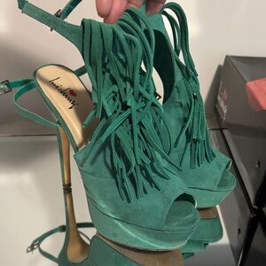 Luichiny Emerald Green Suede Fringe Peep-Toe Platform Heels